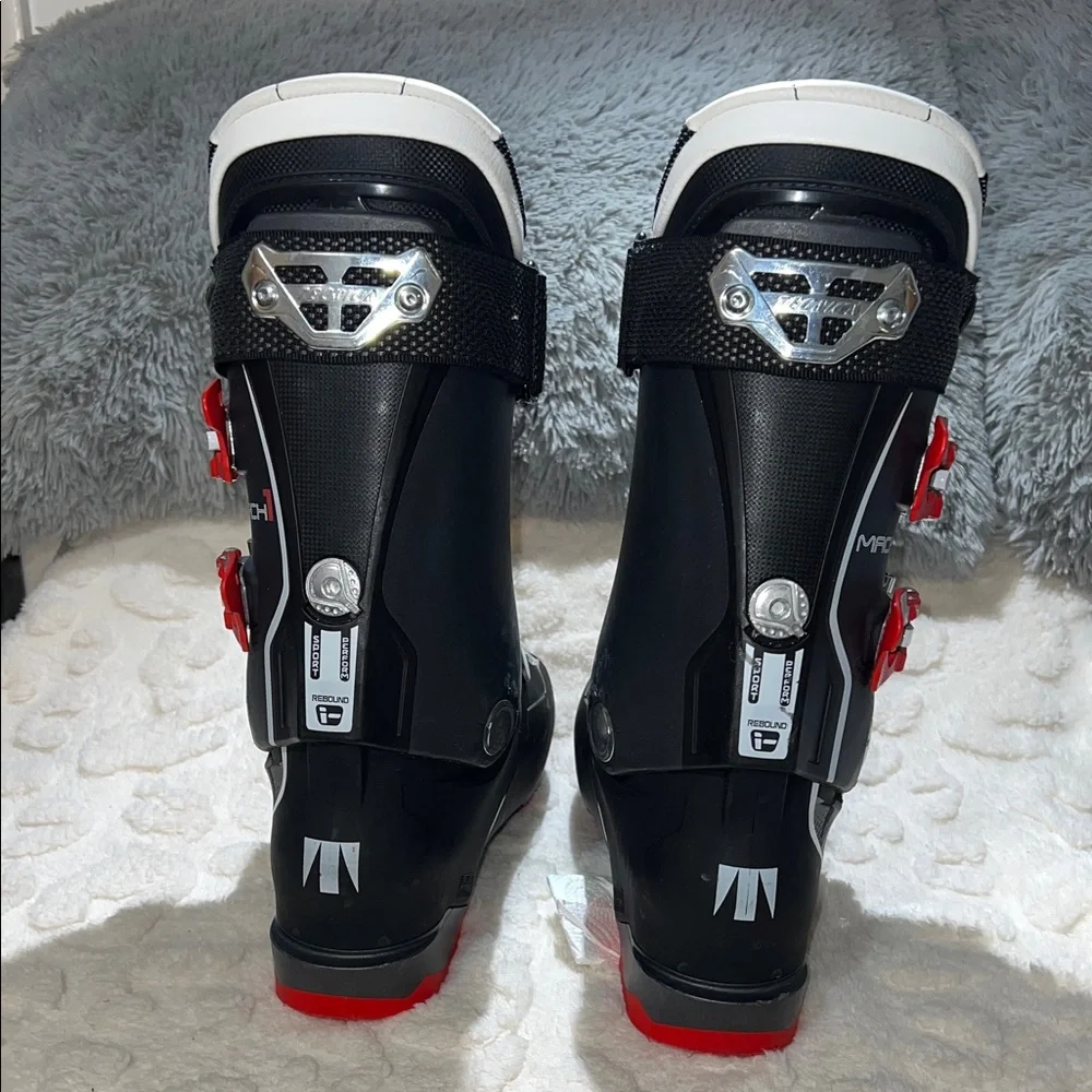 Tecnica Mach1 90 Men’s Black, Red, & White Ski Boots Size 25/25.5 300mm